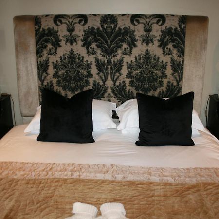 The New White Lion Hotel Llandovery Exterior foto