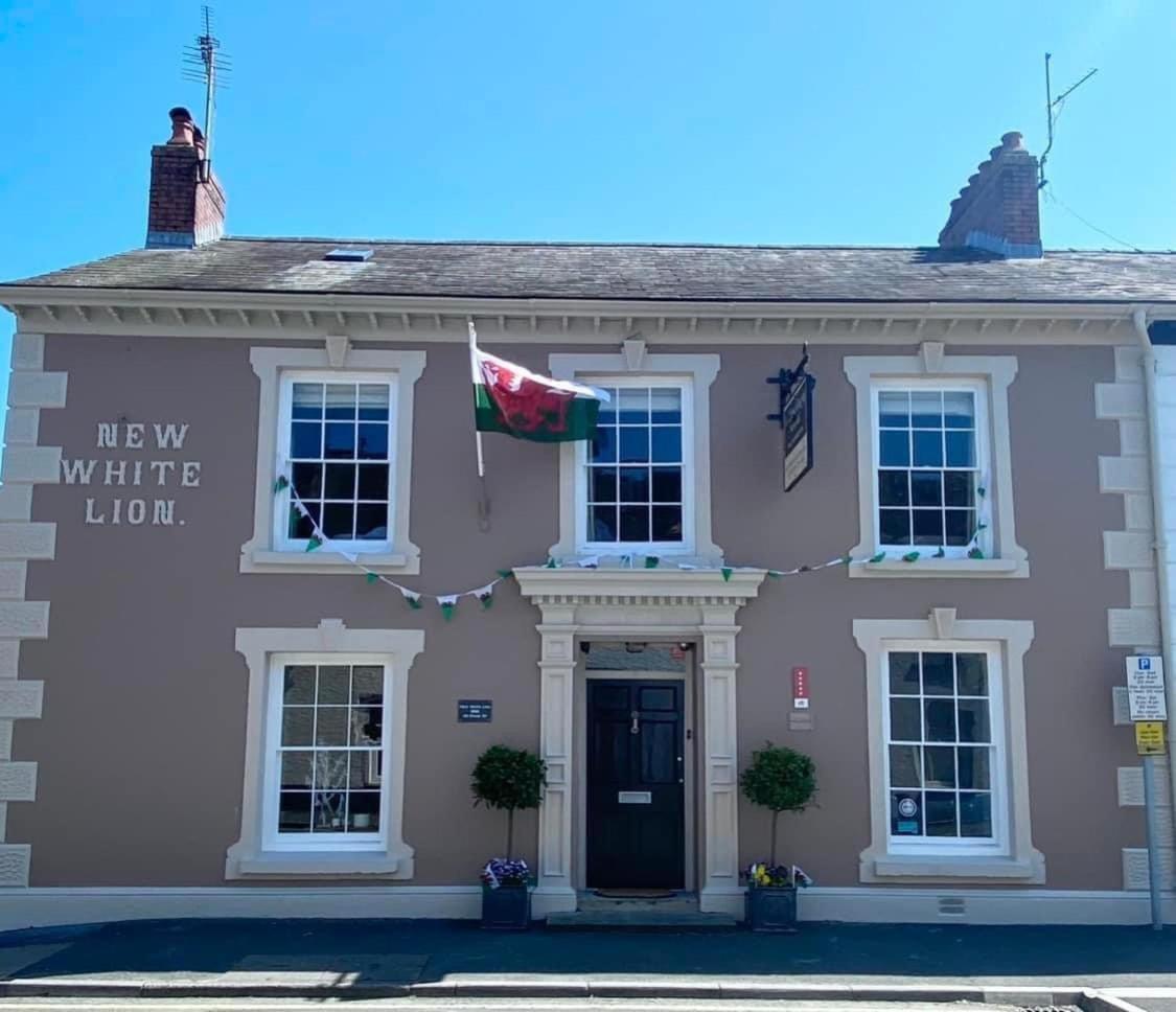 The New White Lion Hotel Llandovery Exterior foto