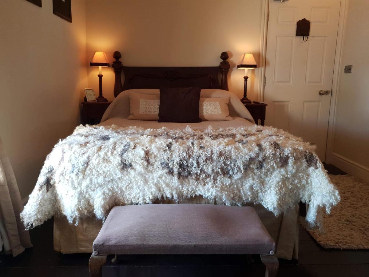 The New White Lion Hotel Llandovery Exterior foto